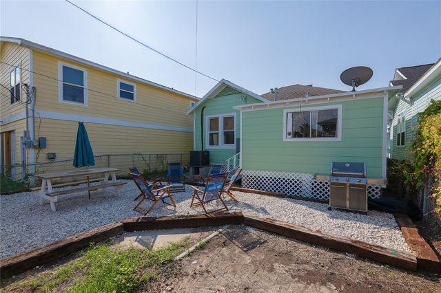 2912 Avenue R, Galveston, TX 77550