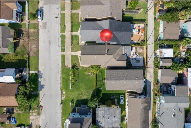 2912 Avenue R, Galveston, TX 77550