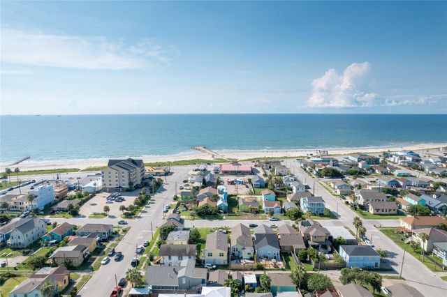 2912 Avenue R, Galveston, TX 77550
