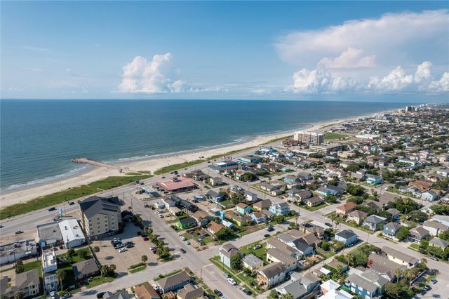 2912 Avenue R, Galveston, TX 77550