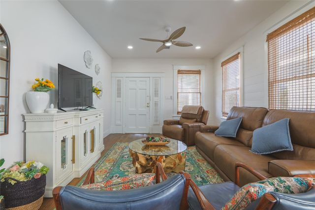 2912 Avenue R, Galveston, TX 77550