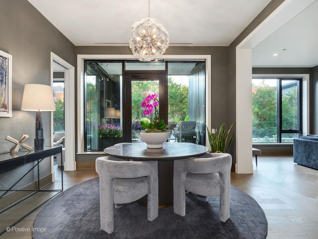 21 N May Street 305, Chicago, IL 60607