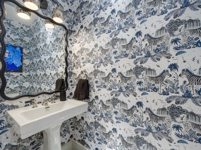 21 N May Street 305, Chicago, IL 60607