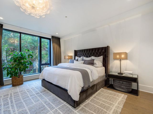 21 N May Street 305, Chicago, IL 60607