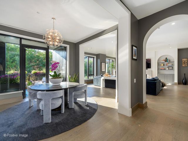 21 N May Street 305, Chicago, IL 60607