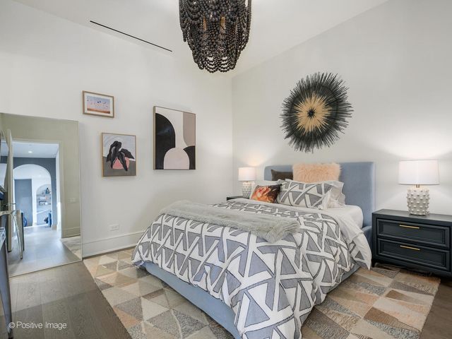 21 N May Street 305, Chicago, IL 60607