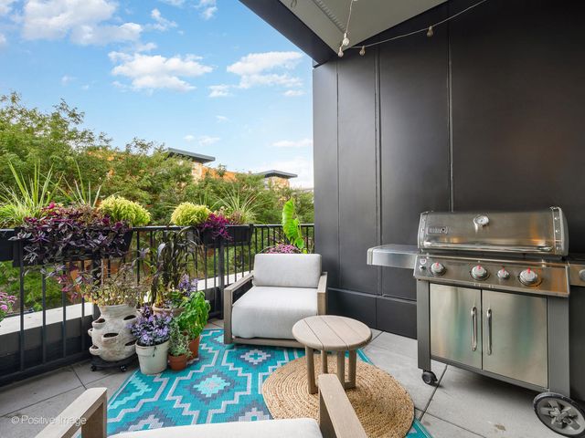 21 N May Street 305, Chicago, IL 60607