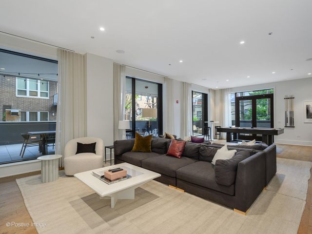 21 N May Street 305, Chicago, IL 60607