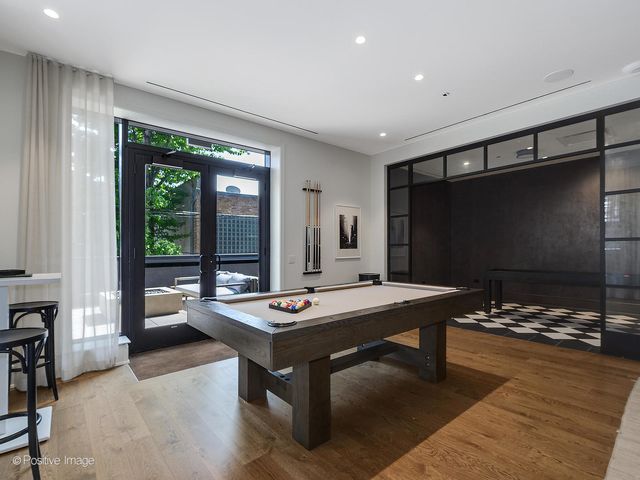 21 N May Street 305, Chicago, IL 60607