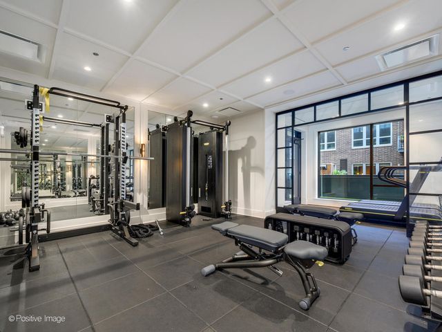 21 N May Street 305, Chicago, IL 60607