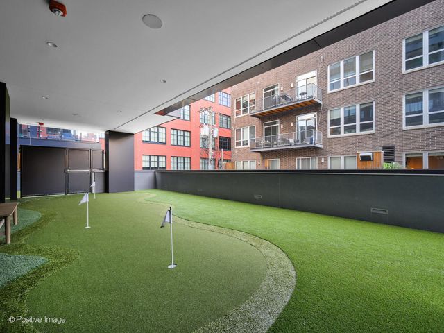 21 N May Street 305, Chicago, IL 60607