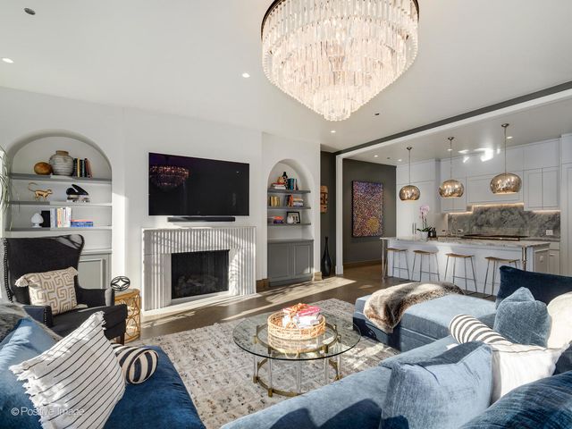 21 N May Street 305, Chicago, IL 60607