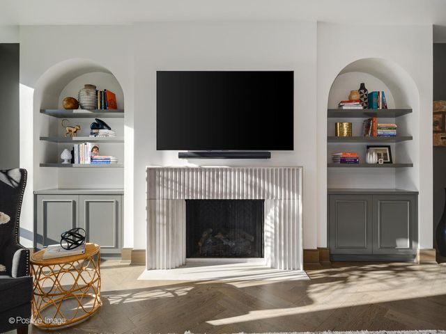 21 N May Street 305, Chicago, IL 60607