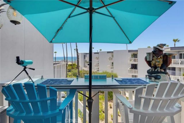 620 The Village 302, Redondo Beach, CA 90277
