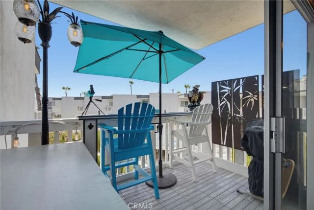 620 The Village 302, Redondo Beach, CA 90277