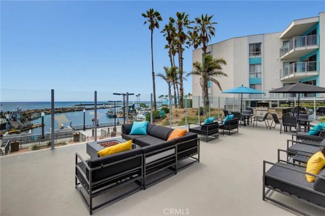 620 The Village 302, Redondo Beach, CA 90277