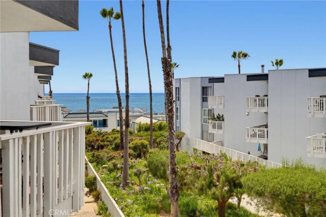 620 The Village 302, Redondo Beach, CA 90277