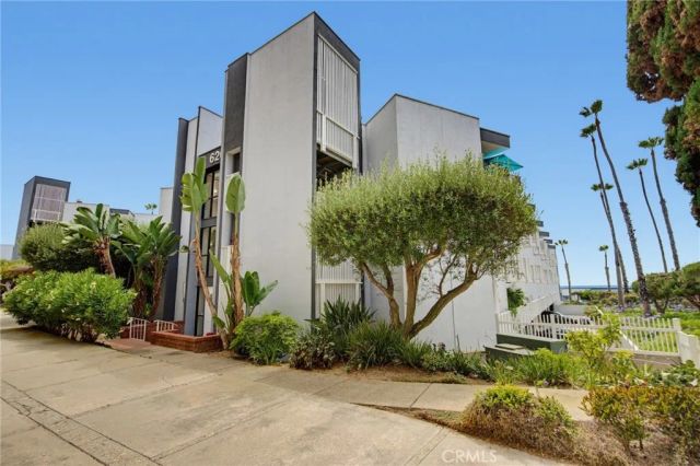620 The Village 302, Redondo Beach, CA 90277