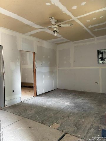 230 CHICKERING AVE, San Antonio, TX 78210