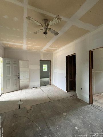 230 CHICKERING AVE, San Antonio, TX 78210