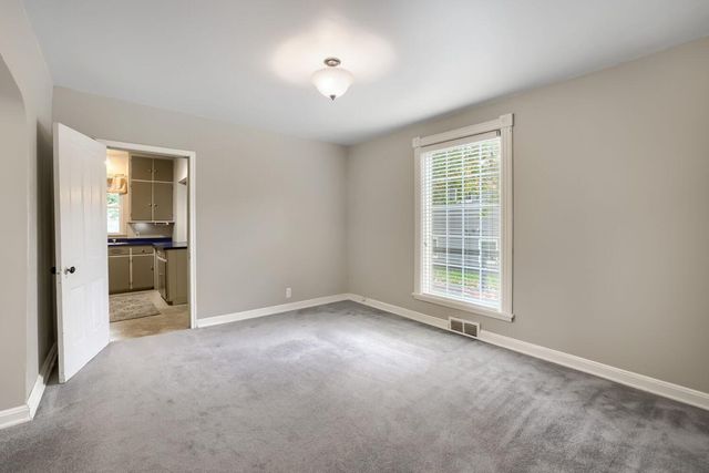 6051 Upper 46th Street N, Oakdale, MN 55128