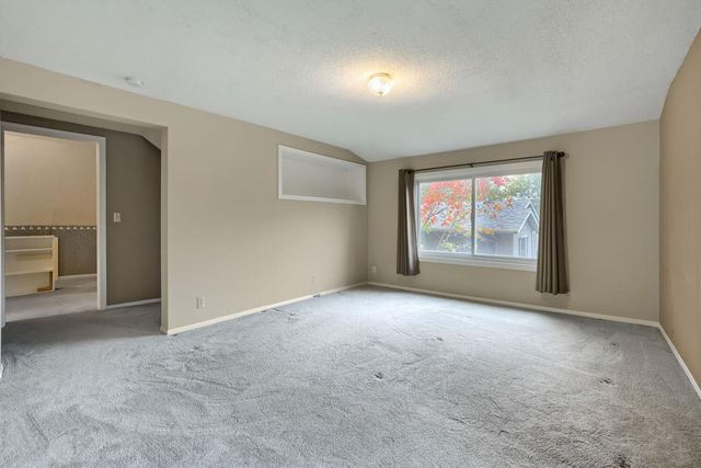 6051 Upper 46th Street N, Oakdale, MN 55128