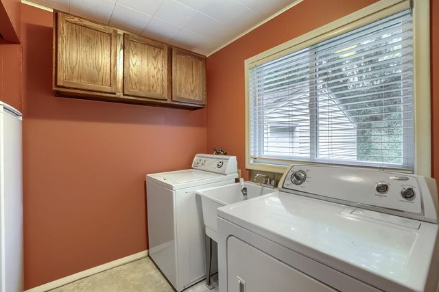 6051 Upper 46th Street N, Oakdale, MN 55128
