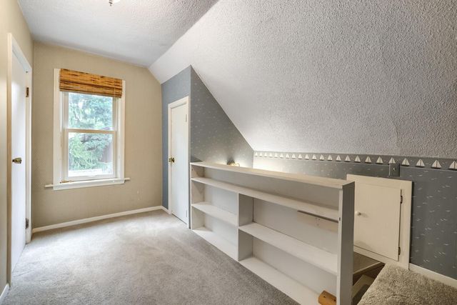 6051 Upper 46th Street N, Oakdale, MN 55128