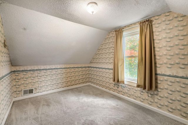6051 Upper 46th Street N, Oakdale, MN 55128