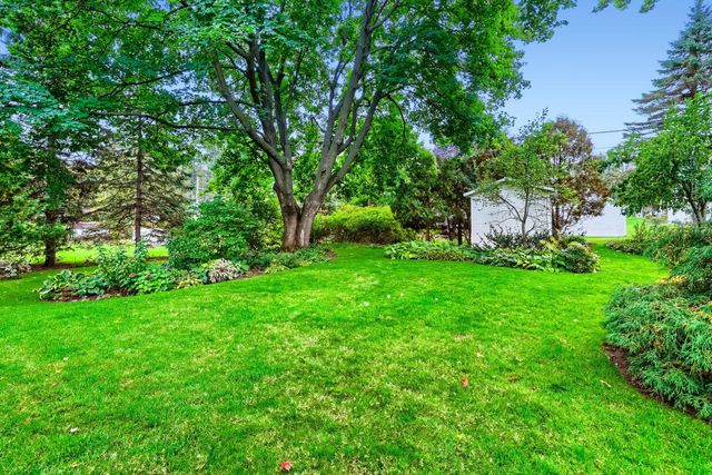 6051 Upper 46th Street N, Oakdale, MN 55128