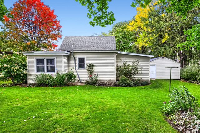 6051 Upper 46th Street N, Oakdale, MN 55128