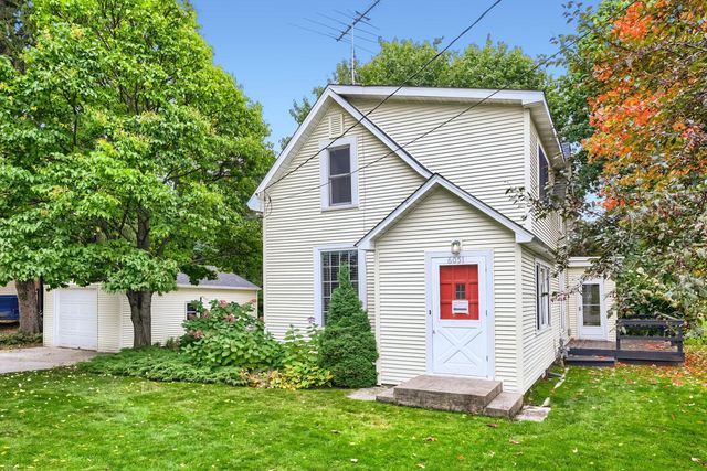 6051 Upper 46th Street N, Oakdale, MN 55128