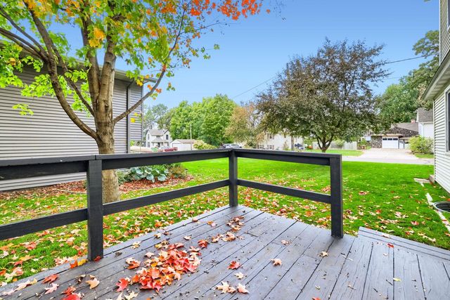 6051 Upper 46th Street N, Oakdale, MN 55128