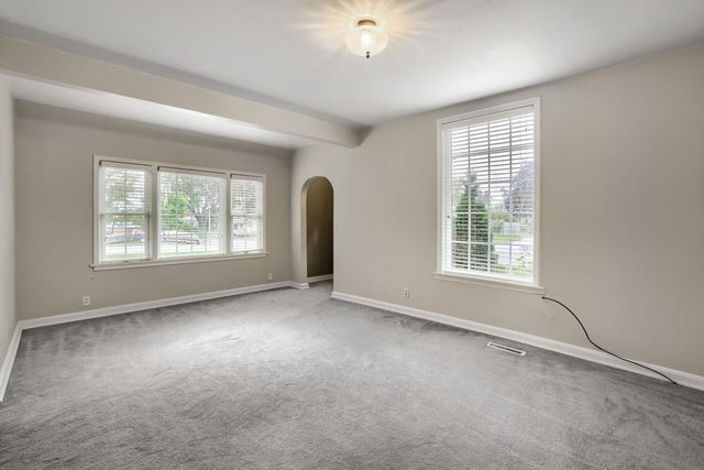 6051 Upper 46th Street N, Oakdale, MN 55128