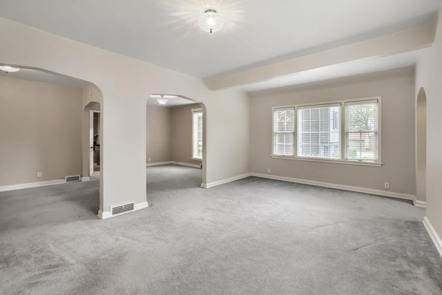 6051 Upper 46th Street N, Oakdale, MN 55128