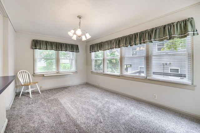 6051 Upper 46th Street N, Oakdale, MN 55128