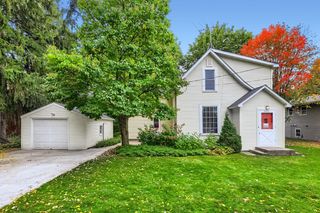 6051 Upper 46th Street N, Oakdale, MN 55128