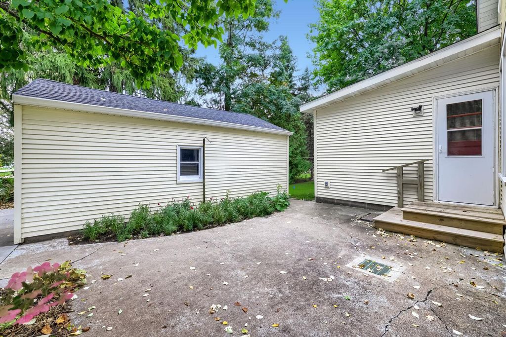 6051 Upper 46th Street N, Oakdale, MN 55128 — photo 2
