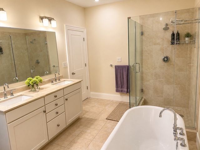 17 Courtyard Place 17, Lexington, MA 02420