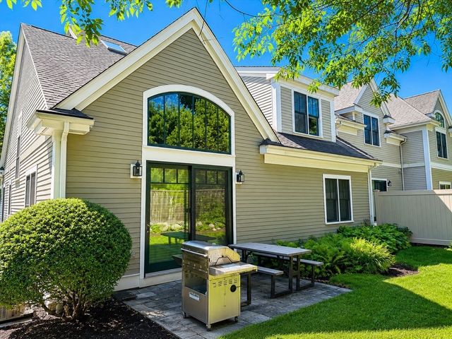 17 Courtyard Place 17, Lexington, MA 02420