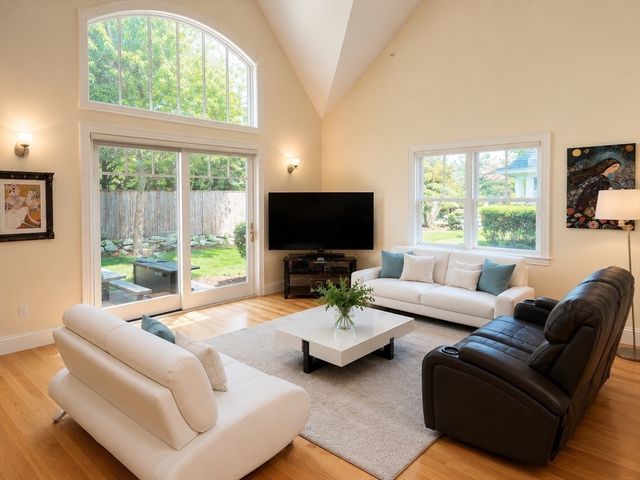 17 Courtyard Place 17, Lexington, MA 02420