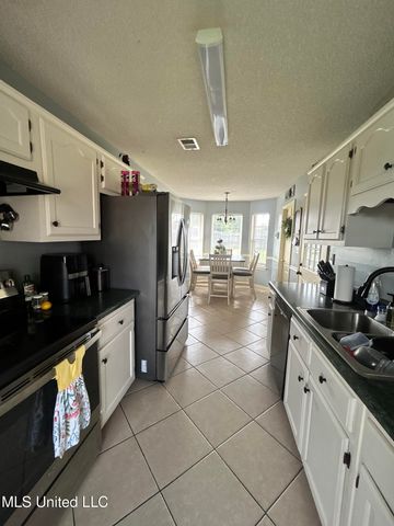 1300 Richland Drive, Southaven, MS 38671