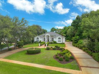 129 W Country Club Drive, Destin, FL 32541