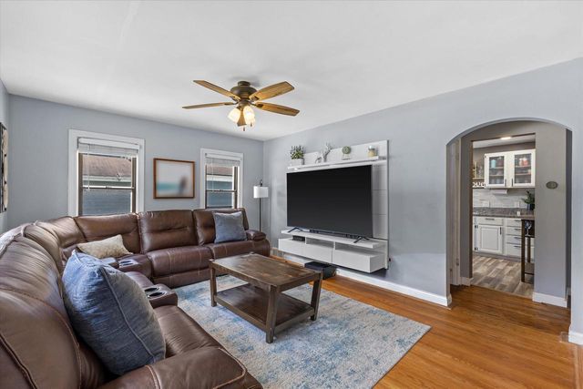 1704 Murray AVENUE, Waukesha, WI 53186