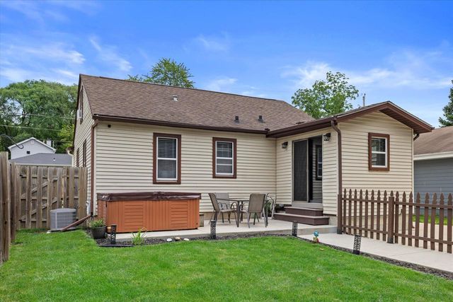 1704 Murray AVENUE, Waukesha, WI 53186