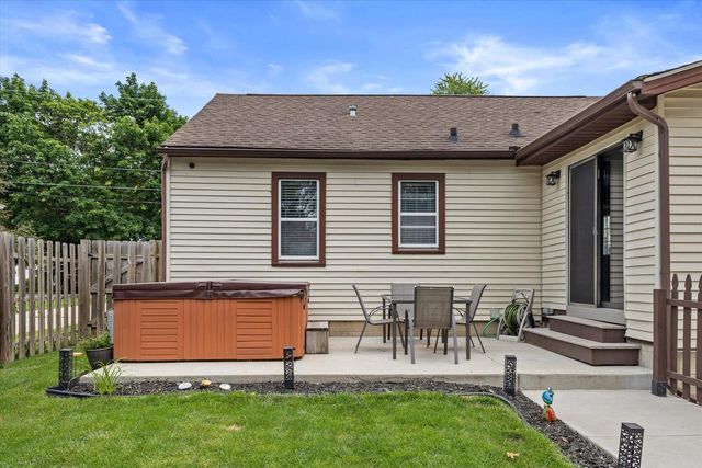 1704 Murray AVENUE, Waukesha, WI 53186