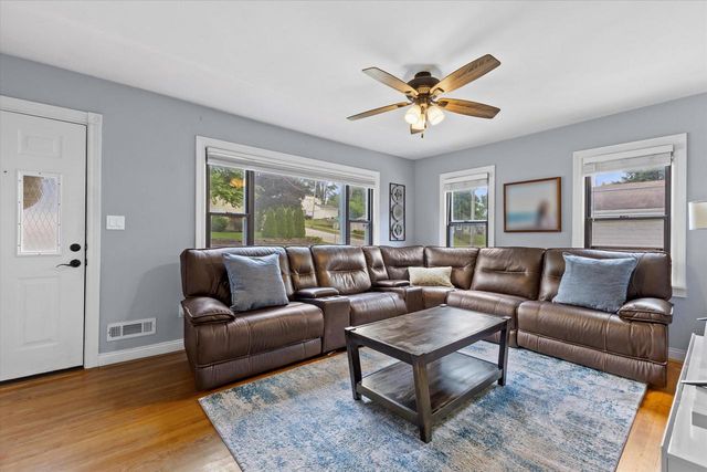 1704 Murray AVENUE, Waukesha, WI 53186