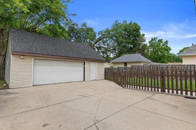 1704 Murray AVENUE, Waukesha, WI 53186