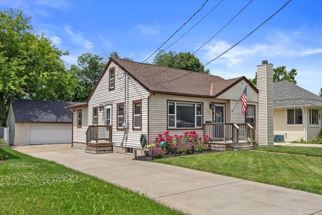 1704 Murray AVENUE, Waukesha, WI 53186