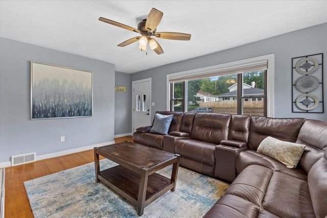 1704 Murray AVENUE, Waukesha, WI 53186